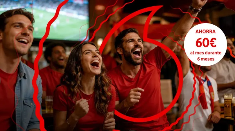 Clientes de un bar viendo el fútbol con Vodafone TV: ahorra 60 € al mes durante 6 meses